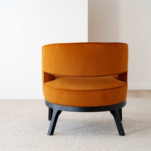 Butaca Tapizada En Mostaza Fresno Negro